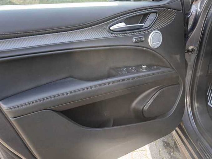 Alfa Romeo Stelvio V6 2.9 Bi-Turbo AT8-Q4 Quadrifoglio