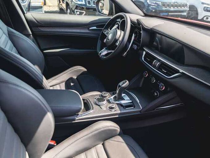 Alfa Romeo Stelvio V6 2.9 Bi-Turbo AT8-Q4 Quadrifoglio MY24