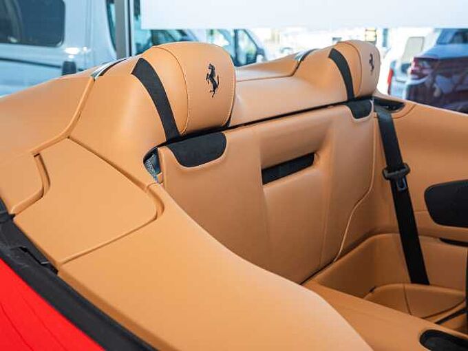 Ferrari Roma Spider Rosso Corsa/Cuoio 