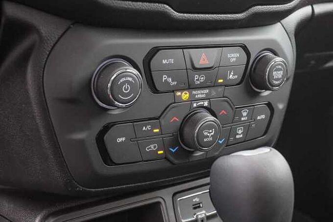 Jeep Renegade 1.3 T-GDI Limited Panorama/Kenwood