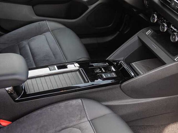 Citroen C4 PureTech 130 EAT8 MAX Techno-Paket