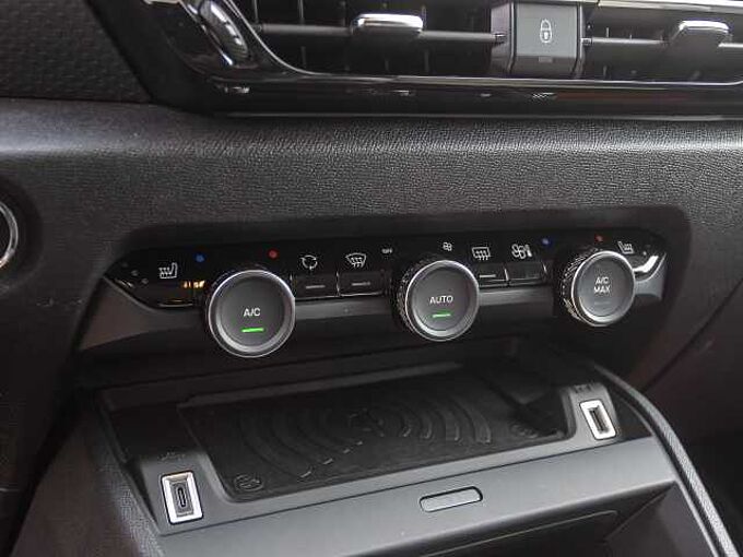 Citroen C4 PureTech 130 EAT8 MAX Techno-Paket