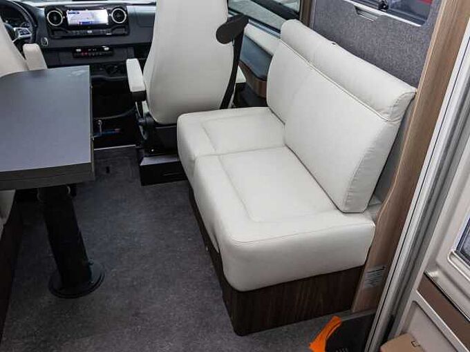 Eura Mobil Integra Line GT - Mercedes IL726QF BLACKLINE