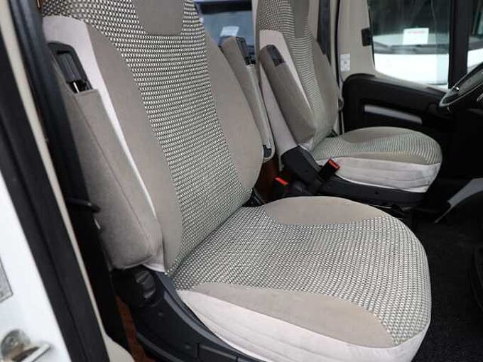Karmann Pössl 2 WIN R Plus AHK Markise